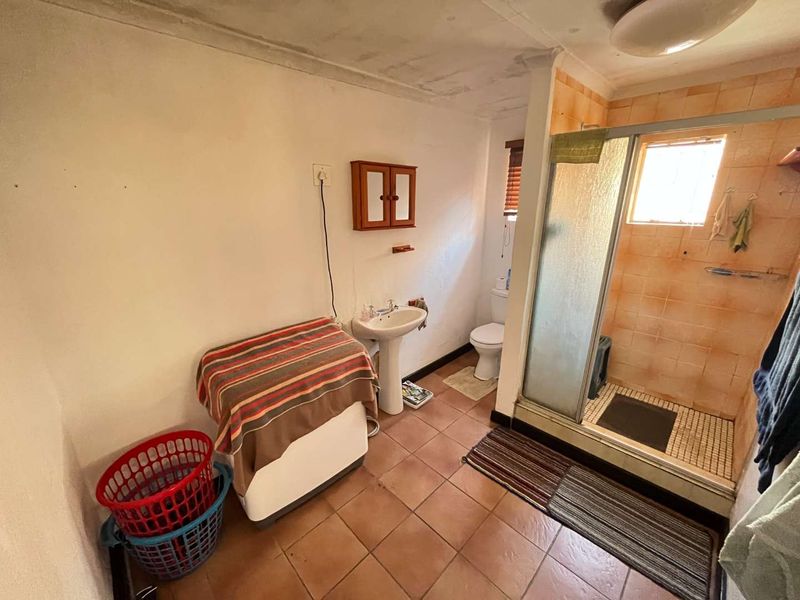 CHARMING THREE-BEDROOM TOWNHOUSE - Photo 6