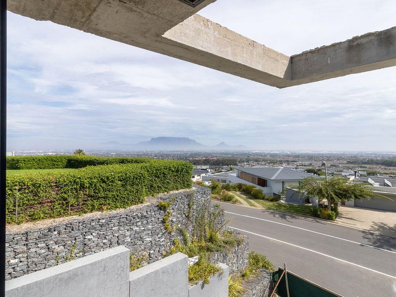 Elevated Dual-Residence Luxury with Breathtaking Panoramic Views – Baronetcy Estate - Photo 3