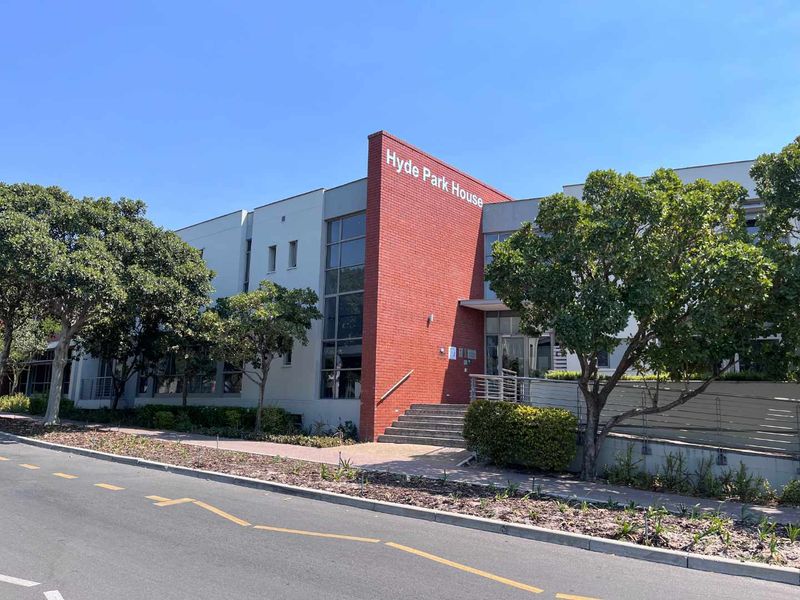 Impress Clients with High-End Finishes and Natural Light - Photo 9