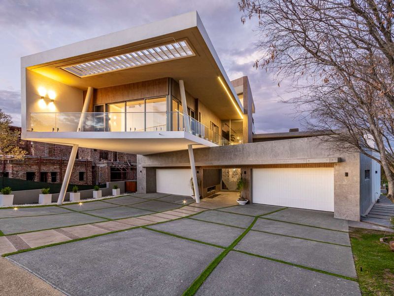 Architectural Masterpiece on Steyn City’s 4th Hole – A Four-Level Sanctuary of Modern Luxury - Photo 2