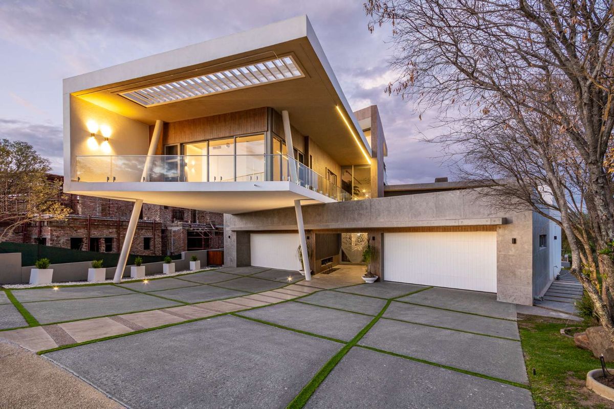 Architectural Masterpiece on Steyn City’s 4th Hole – A Four-Level Sanctuary of Modern Luxury - Photo 2