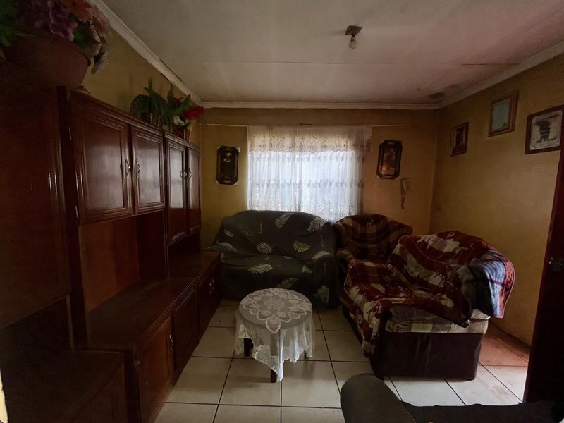 House on the market Etwatwa - Photo 4