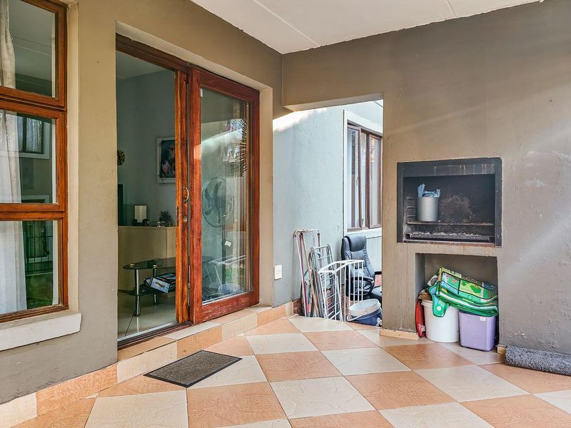 Fibre-Ready 2-Bedroom Apartment with Pool Access in Little Falls - Photo 4