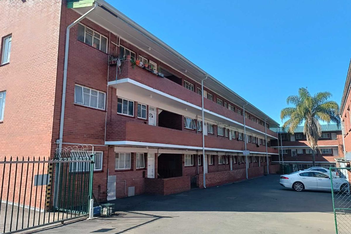 FOR SALE: Neat & Secure 1-Bed Gem – Perfect Starter Home or Investment! - Photo 2