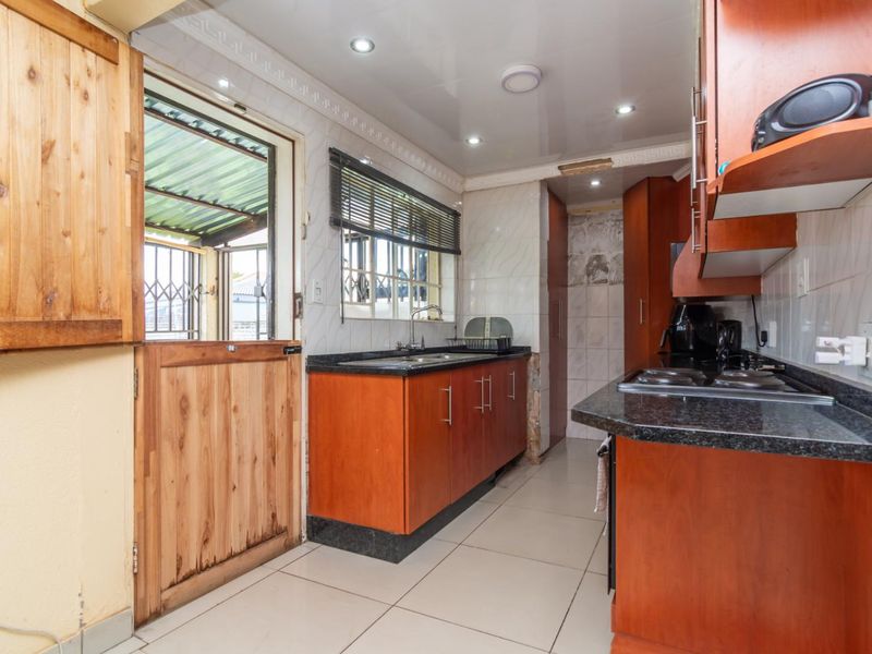 Space galore Gem in Greenhills - For Sale - Photo 9