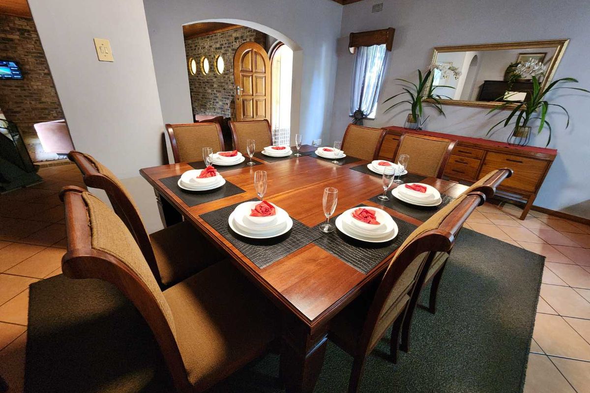 RARE AND HIGHLY DESIRABLE FAMILY HOME WITH FLAT, OFFICE, POOL & 10KVA SOLAR - Photo 4