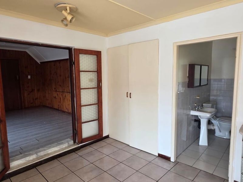 1 Bedroom Cottage on Shared Property - Photo 4
