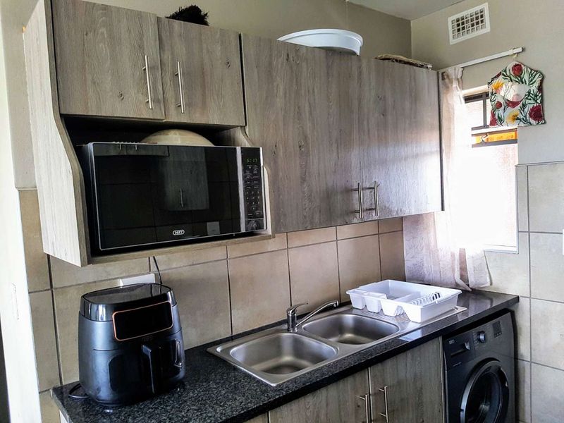Discover Urban Bliss: Modern Design & Amenities! - Photo 2