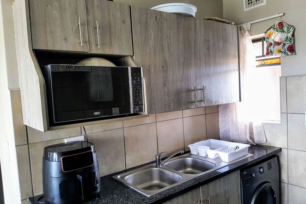 Discover Urban Bliss: Modern Design & Amenities! - Photo 2