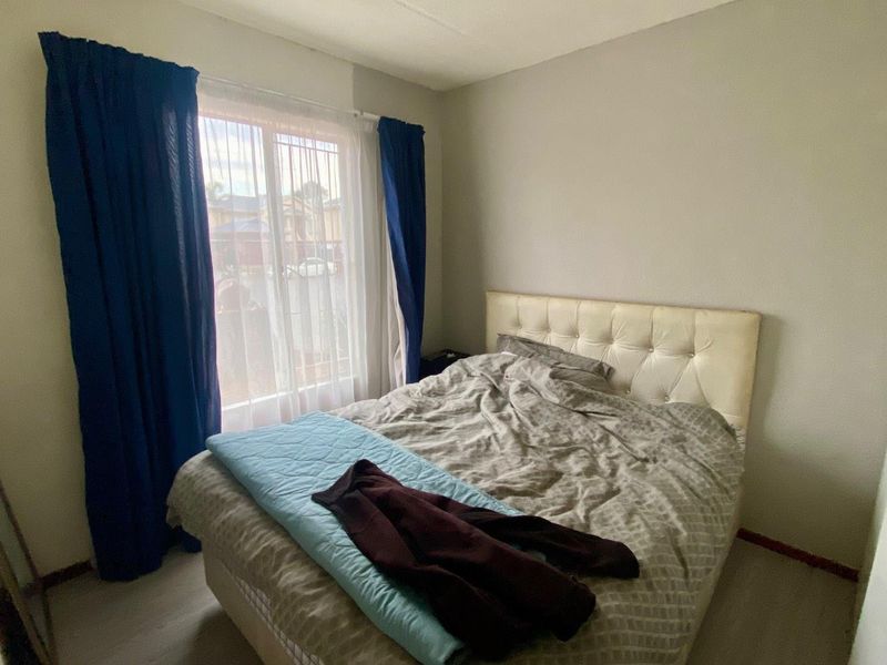 Ground Floor Living: 2-Bedroom Unit - Photo 9