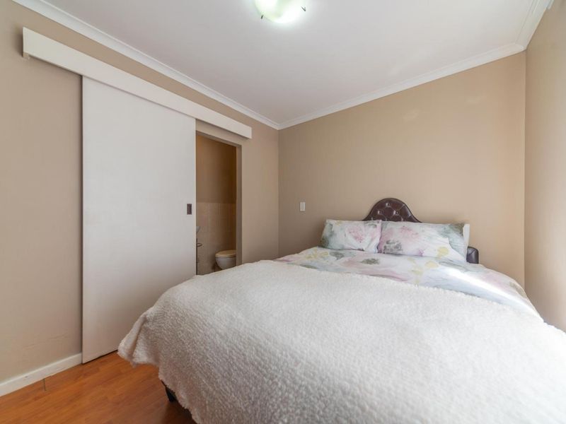 Furnished 2-Bedroom Ground Floor Apartment - Photo 10