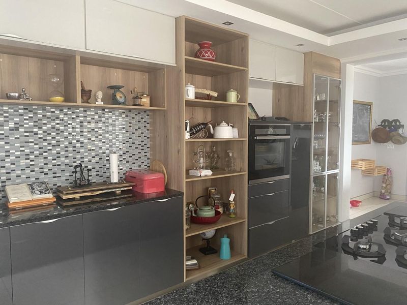 Modern 4 bedroom house on Omeya - Photo 3