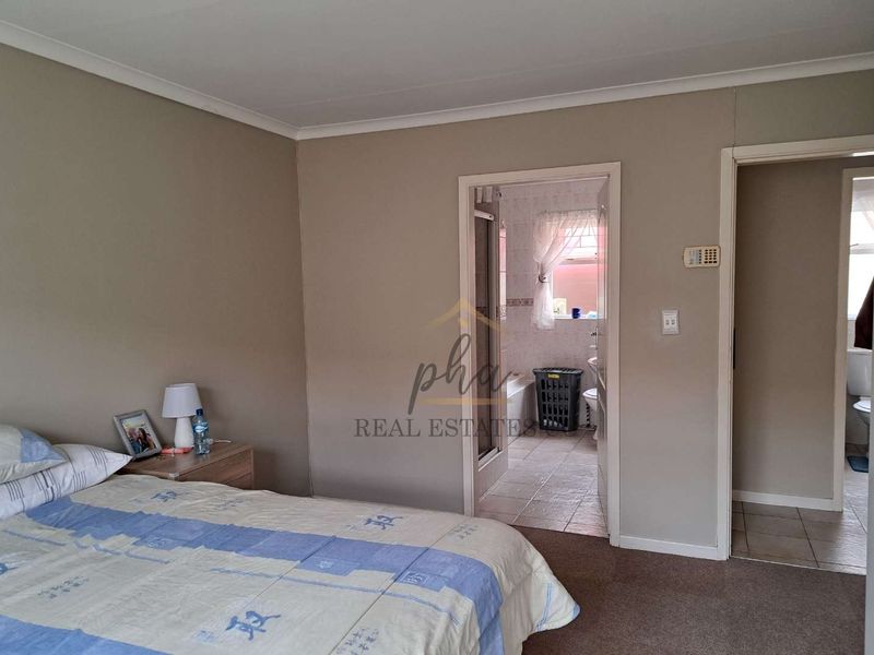 Adorable Townhouse with 3 courtyards for sale in Walvis Bay - Photo 7