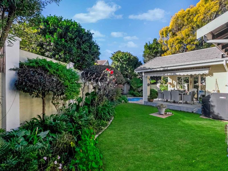 COZY SINGLE LEVEL CLUSTER HOME IN SOUGHT AFTER SANTA BARBARA - WITH ALL THE BELLS AND WHISTLES - Photo 2