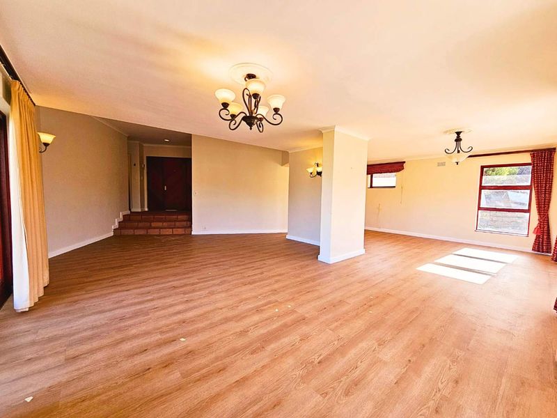 Elegant Family Home with Sweeping Sea Views in Sought-After Fish Hoek - Photo 7