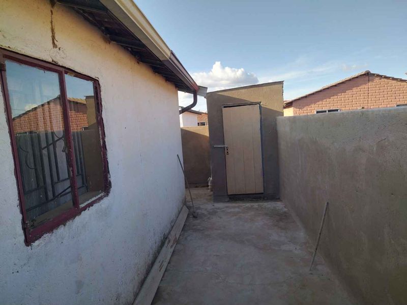 3 bedrooms house for sale in Soshanguve East - Photo 9