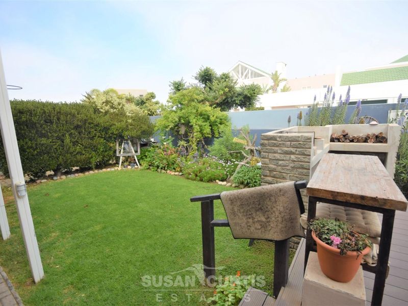 6 BEDROOMS AND FREESTANDING COTTAGE HOME, VOGELSTRAND - Photo 10