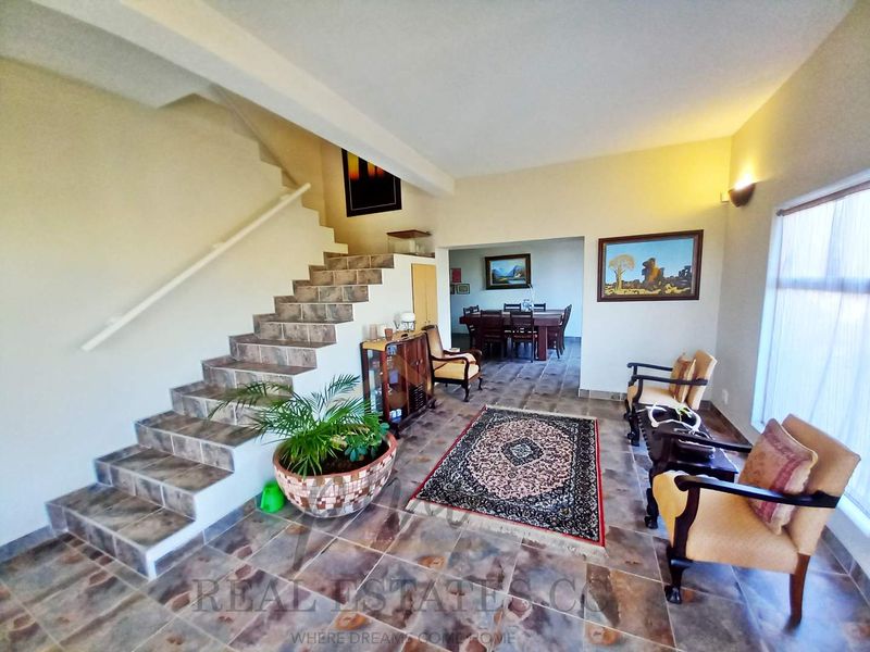 Family Home For Sale In Hentiesbay, Walking Distance From The Beach - Photo 2