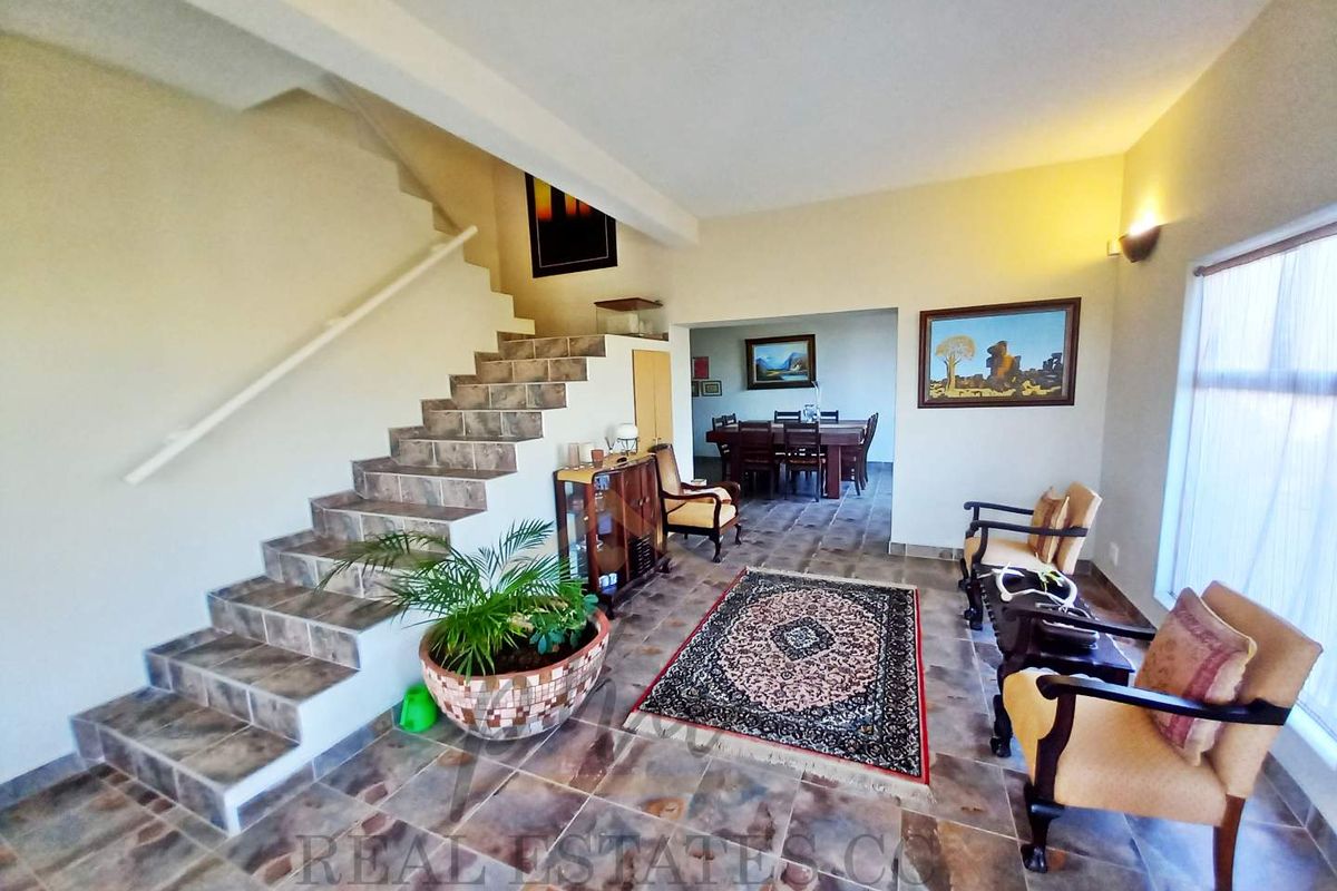 Family Home For Sale In Hentiesbay, Walking Distance From The Beach - Photo 2