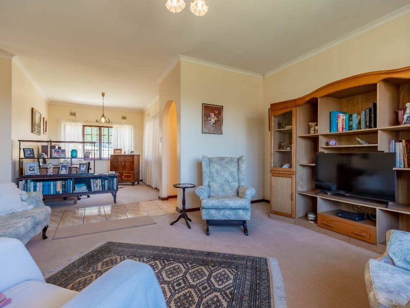 HENDRA - SPACIOUS STEPLESS 3 BEDROOM SIMPLEX, PET FRIENDLY AND SEA VIEWS! - Photo 9