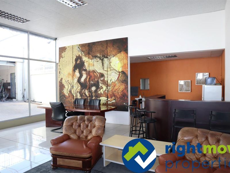 Business premises with Great Visibility in High Traffic Area. - Photo 6