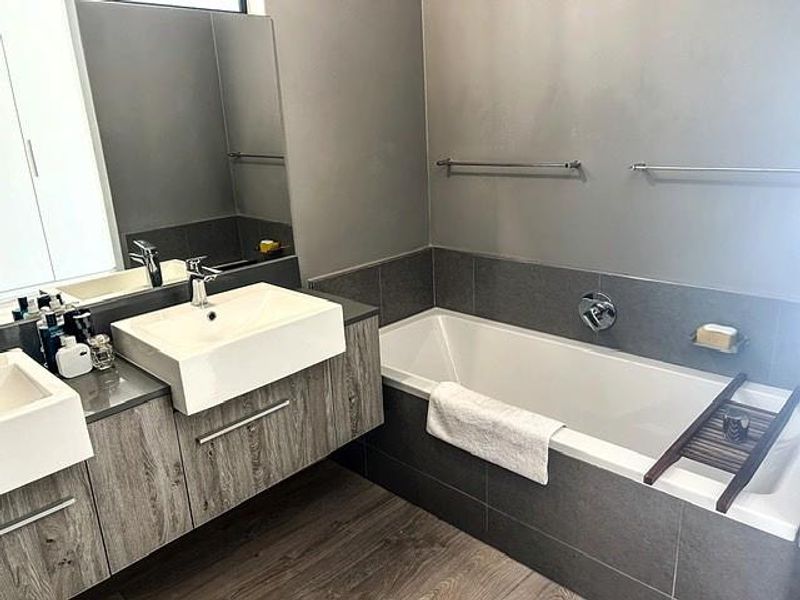 2 BED 2.5 BATH DUPLEX EDENBURG FOR SALE - Photo 10