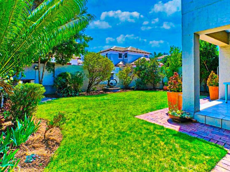 Staggering Cluster house in Midrand Vorna Valley right across Mall of Africa - Photo 3