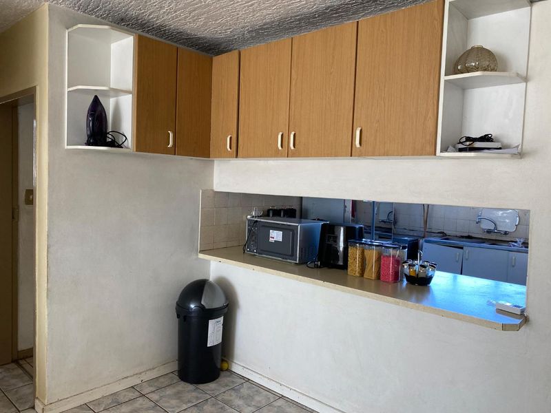 "Spacious 3-Bed Apartment in Silverton - Prime Location!" - Photo 4