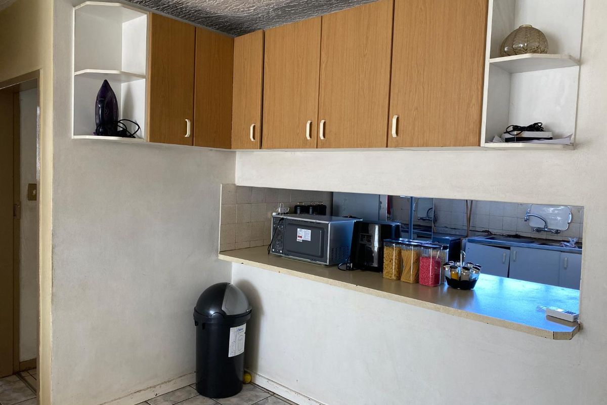 "Spacious 3-Bed Apartment in Silverton - Prime Location!" - Photo 4