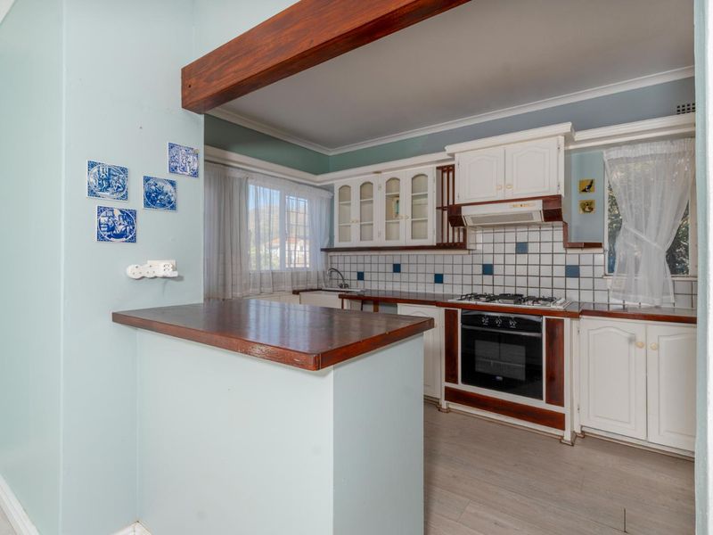 Spacious Family Home with Versatile Living Options in Capri Village - Photo 9