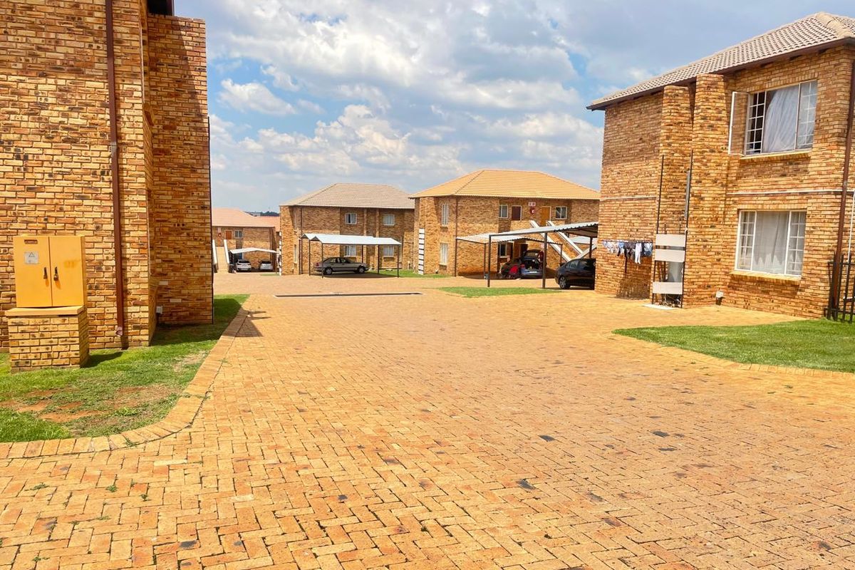 Charming 2-Bedroom Home in Germiston, Elandspark - Photo 3