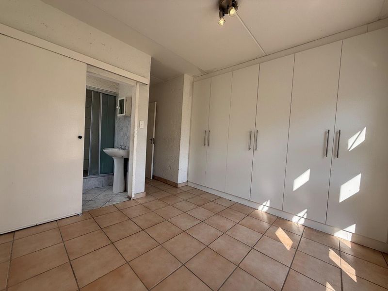 3 Bedroom Townhouse with Great Potential in Cricklewood, Mulbarton - Photo 6