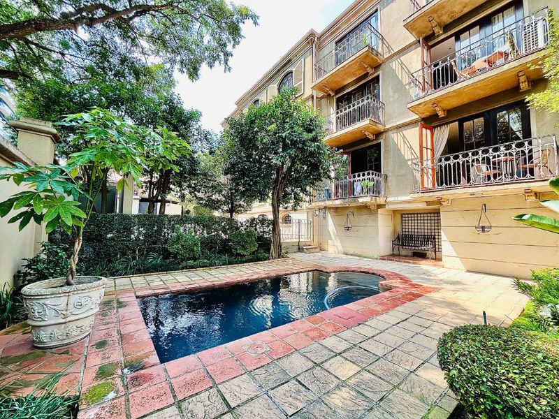Furnished Executive Apartment Minutes from Sandton Business Hub - Photo 1