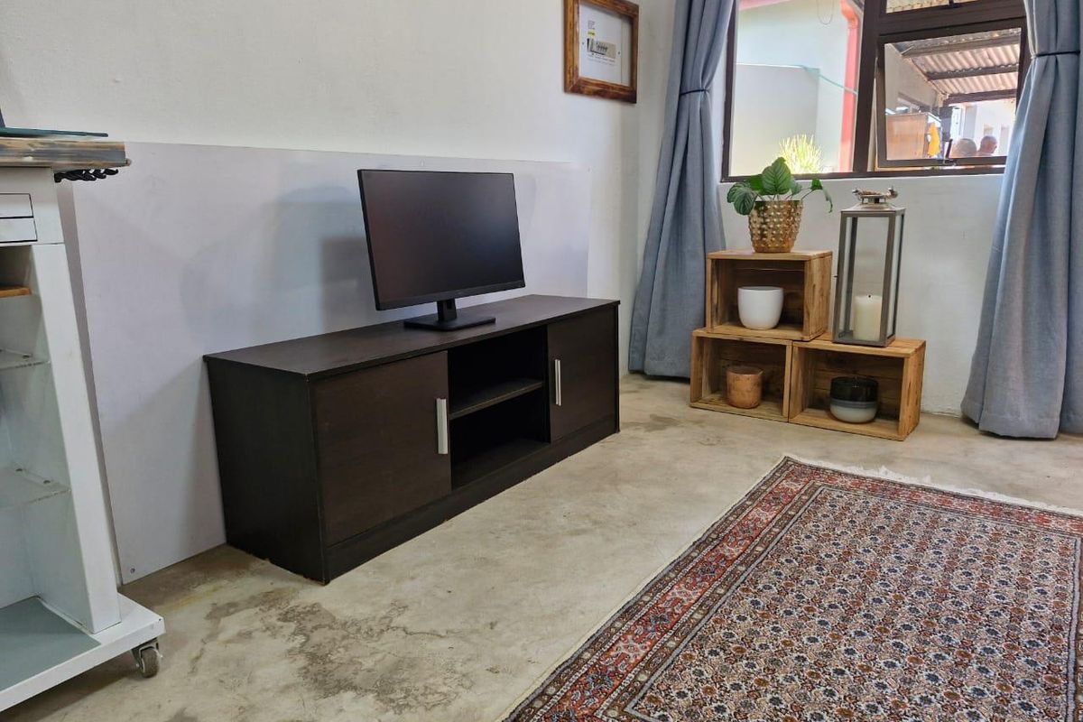 Charming Bachelor Cottage in Westdene - Photo 4