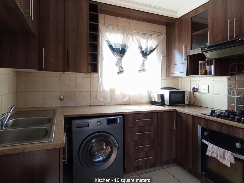 2 Bedroom Apartment in Andeon - Photo 3