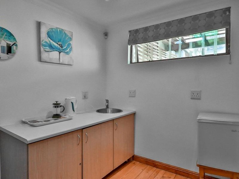 Chic Loft Apartment in the Heart of Woodstock - Photo 5