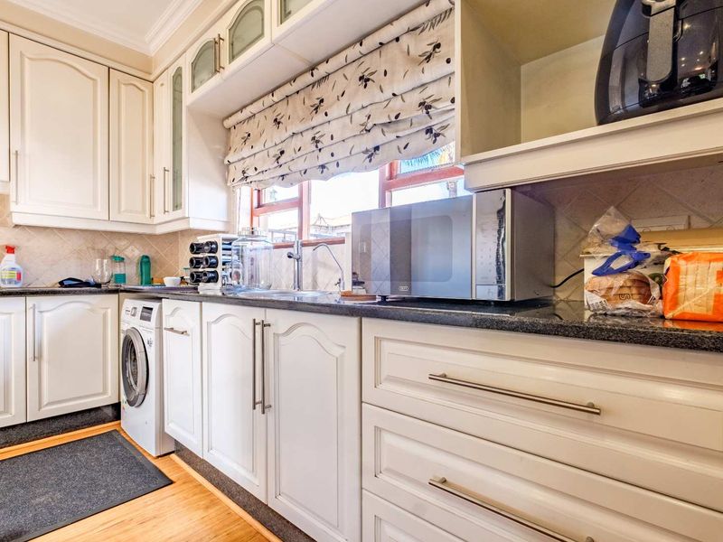 "Prime Location in Bardene: Close to Schools, Malls, and Airport - Photo 8