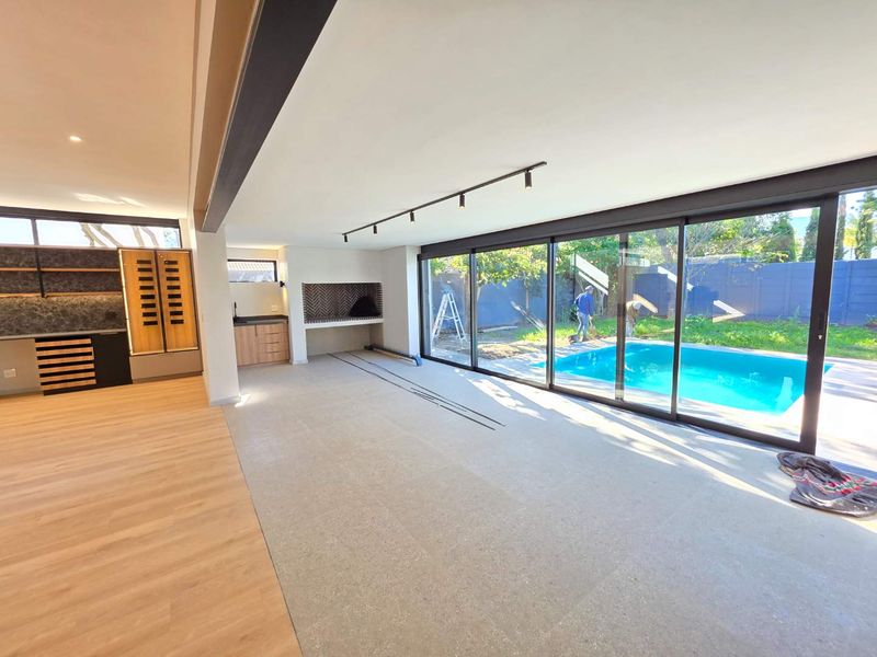 Exceptional 6-Bedroom Family Home in Sought-After Die Boord, Stellenbosch - Photo 1