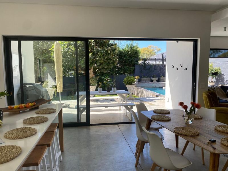 Designer Family home - A hop from the famous Vineyard Hotel. - Photo 2