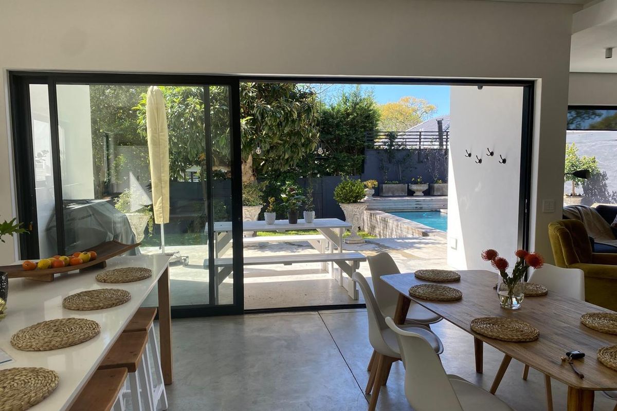 Designer Family home - A hop from the famous Vineyard Hotel. - Photo 2