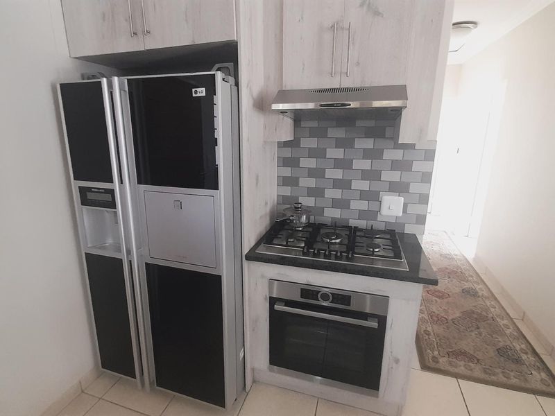 "Prime Riverfront Living: Unobstructed Views & Modern Luxury" - Photo 10