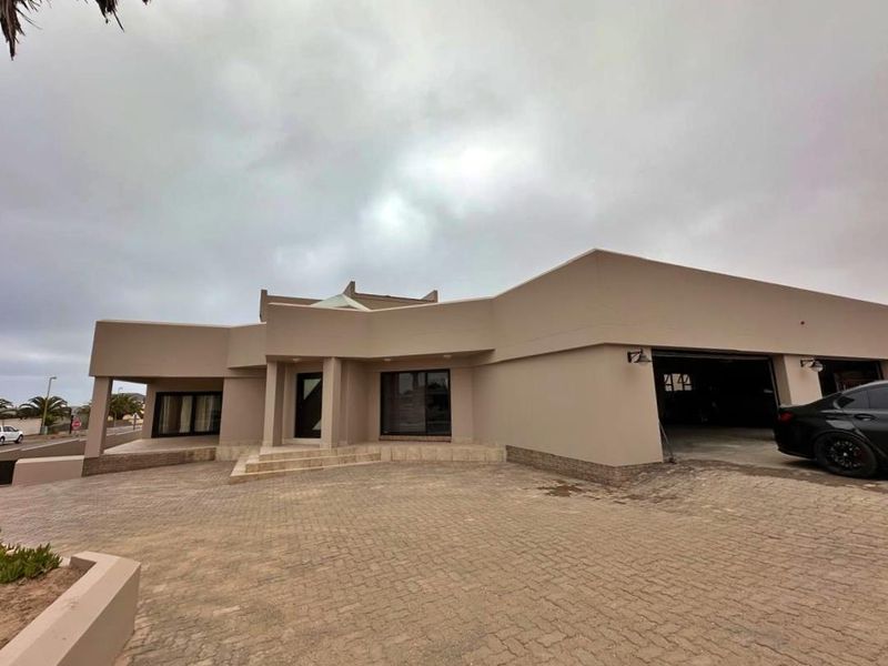 Beautiful Family Home looking for it's new family - Photo 6