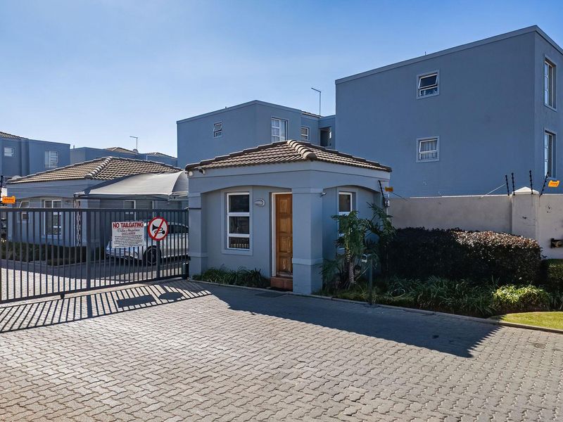 Your Ideal Home: Ground Floor Unit with Patio & Pool Access - Photo 2