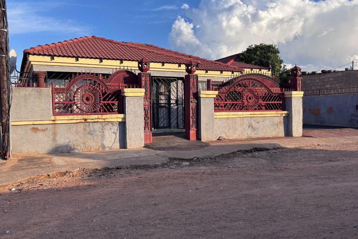 A FAMILY HOME - Photo 2