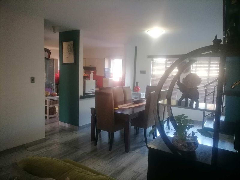 **Charming 3-Bedroom Townhouse for Sale in Thornbrook** - Photo 4