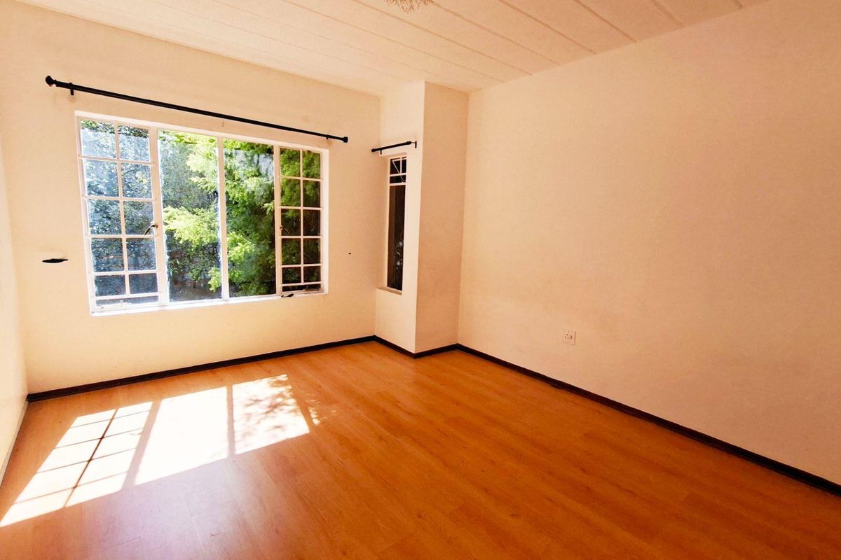 Spacious 3 bedroom, 2 bathroom ground floor apartment in Paulshof - Photo 5