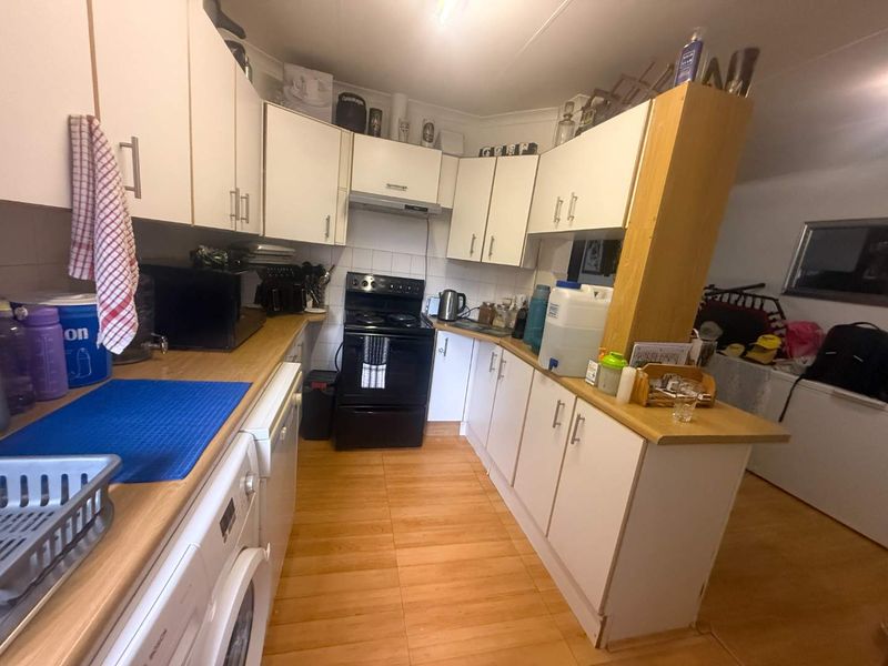 Charming 3-Bedroom Simplex in Sought-After Apple Tree Lane, Northwold - Photo 2