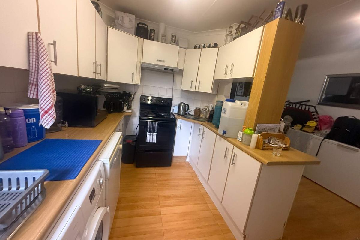 Charming 3-Bedroom Simplex in Sought-After Apple Tree Lane, Northwold - Photo 2