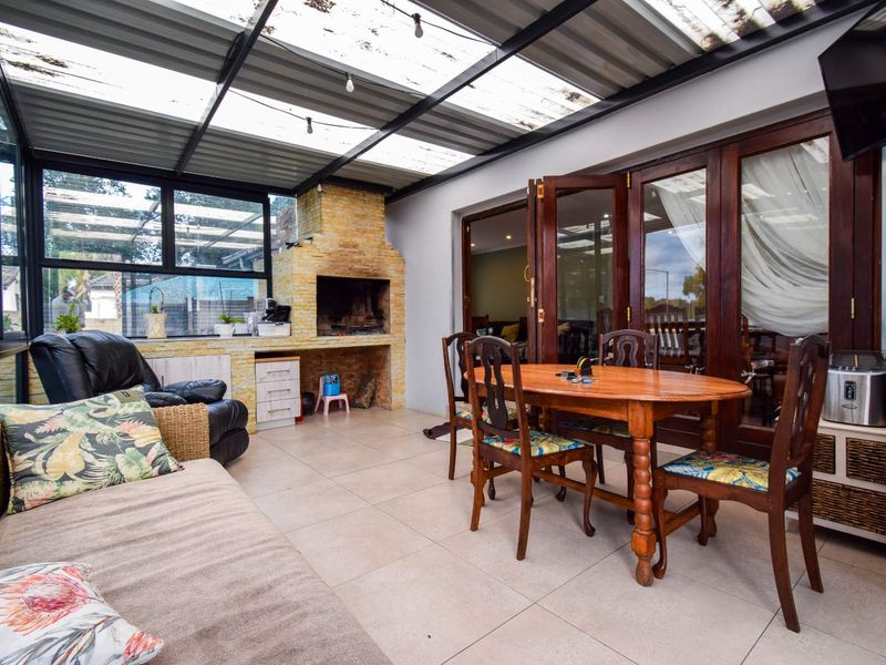 Sleek, modern duet with fine finishes - Garsfontein - Photo 4