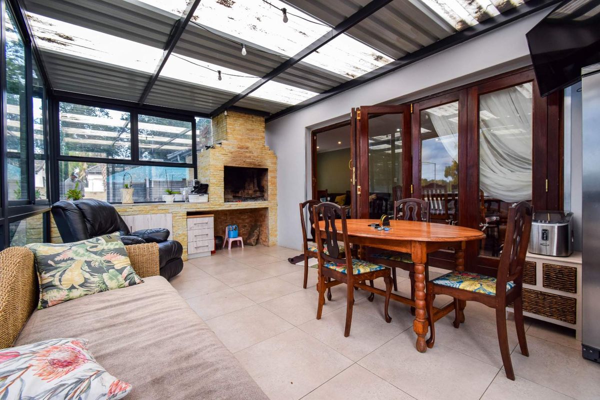 Sleek, modern duet with fine finishes - Garsfontein - Photo 4